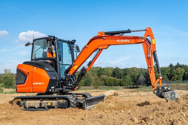 Ai-Search-Kubota-Krde-Packshot-Kx042-Agtracks-06117